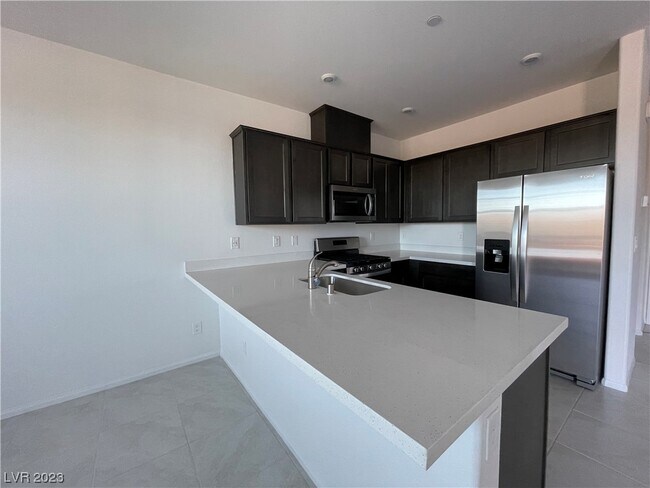 Foto del edificio - 508 Ylang Pl