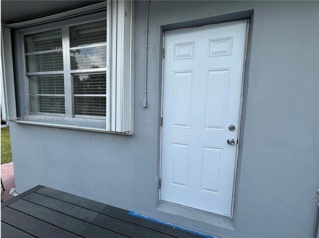 Foto del edificio - 111 SW 31st Ct
