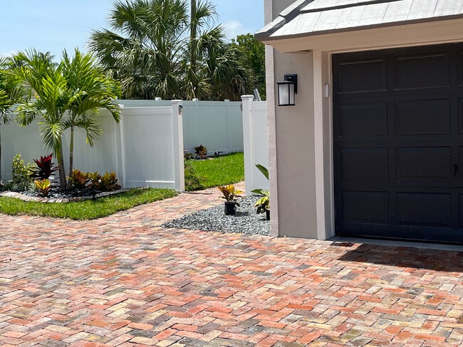 Photo - 663 Ipswich St House