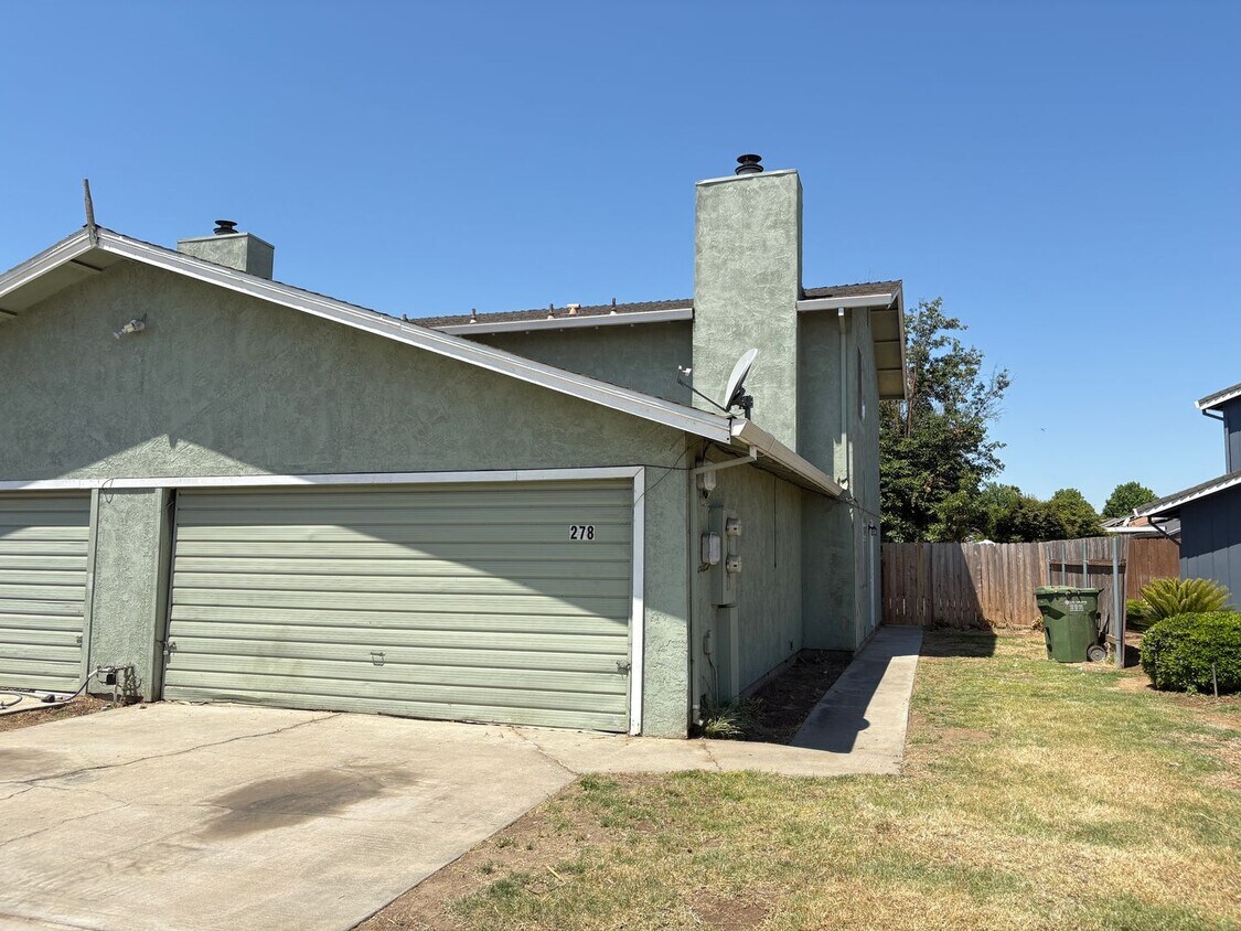 Foto principal - 2 Bed, 1½ Bath, 2 Story Duplex in Galt