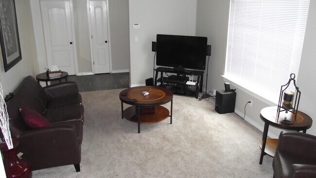 Foto del edificio - Sandstone Ranch Estates 4 bedroom with Refrig A/C and beautiful Mountain Views!