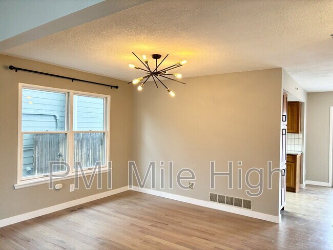 Building Photo - 9607 W 99th Pl