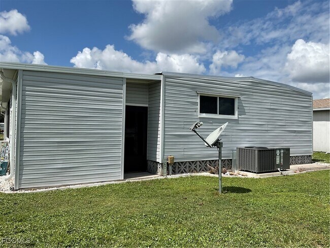Foto del edificio - 245 Shrub Ln N