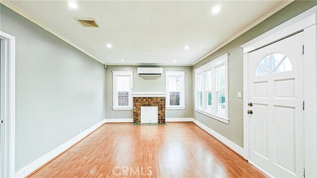 Building Photo - 1009 S Marengo Ave