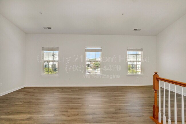 Foto del edificio - 24676 Hutchinson Farm Dr