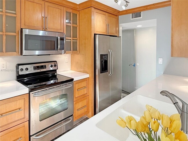 Building Photo - 9766 SW 138th Ave