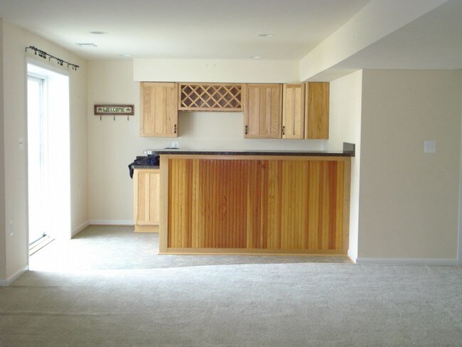 Building Photo - 735 Race Course Rd