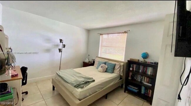 Building Photo - 3 br, 2 bath House - 14250 SW 62nd St Apt 201