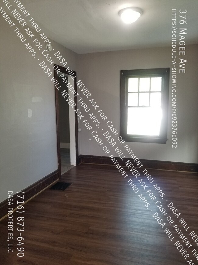 Foto del edificio - 376 Magee Ave