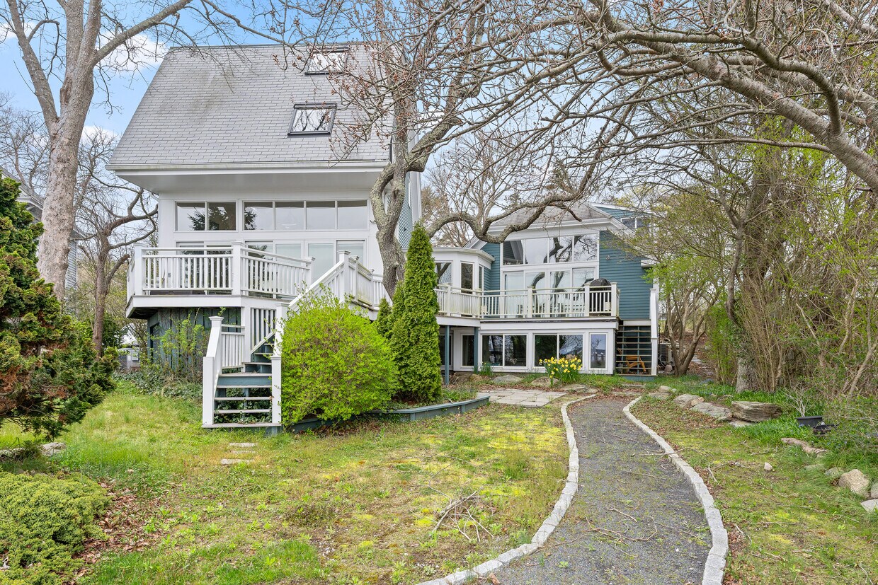 Primary Photo - 131 Hope St