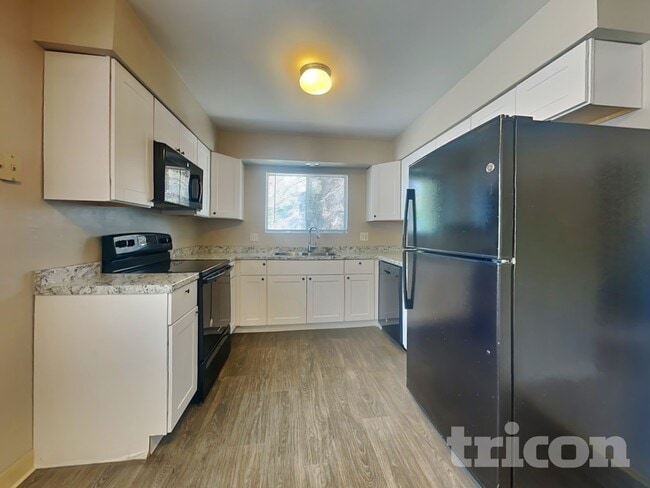 Building Photo - 1270 Kings Row