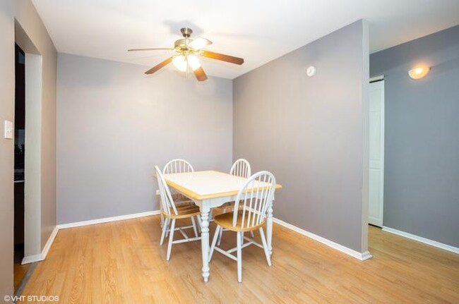 Building Photo - 226 Shorewood Dr