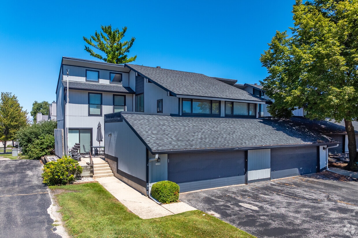 Primary Photo - Apple Orchard Townhomes
