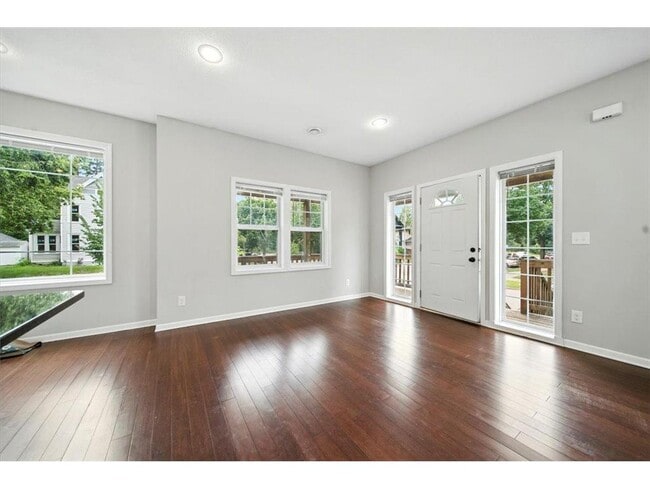 Building Photo - 600 W 32nd St