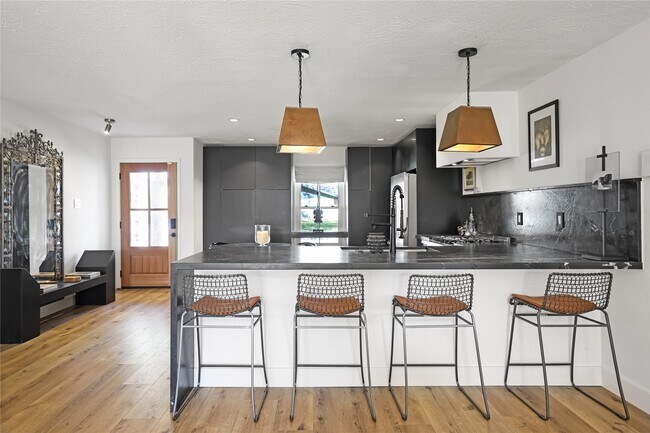 Building Photo - 5503 Cheshire Ln