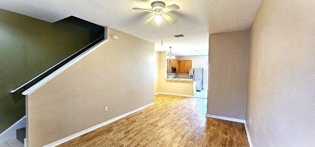 Foto del edificio - 8775 Christie Dr