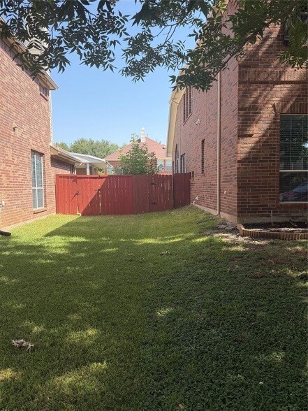 Foto del edificio - 11490 La Grange Dr