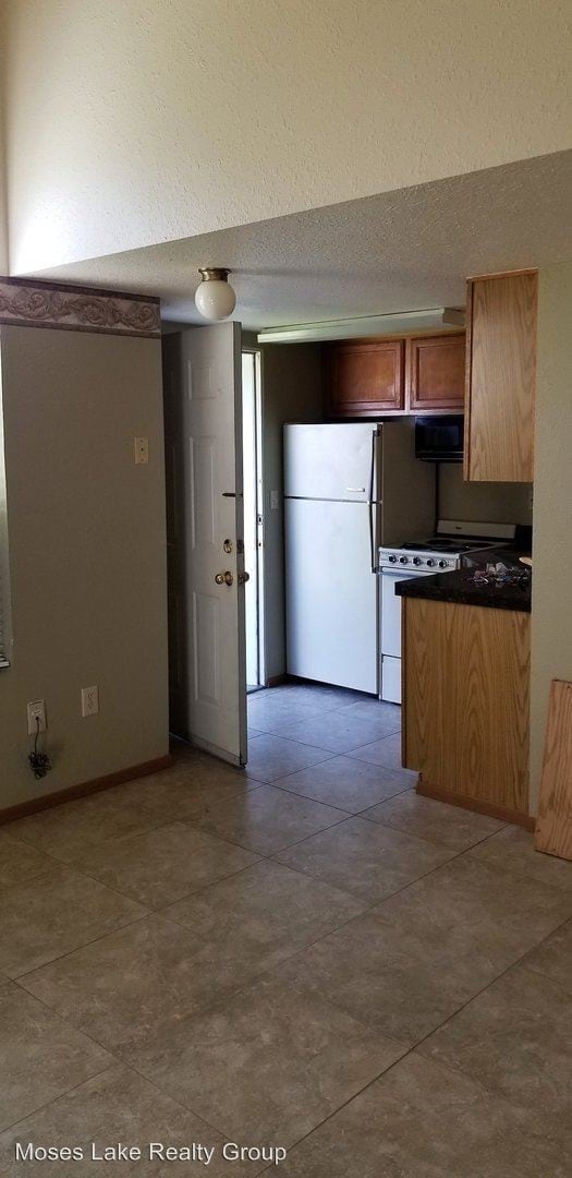 Building Photo - 1021 S Juniper Dr