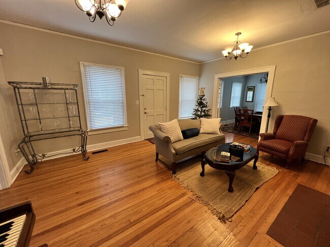 Foto del edificio - 1313 N Gadsden St