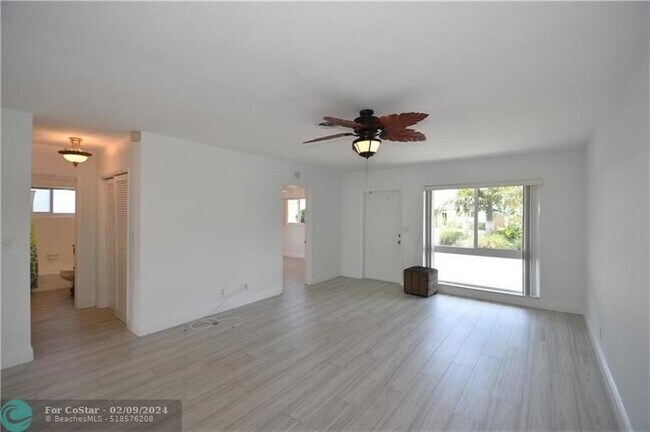 Foto del edificio - 1711 NE 60th St
