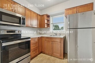 Building Photo - 28 E 3rd St