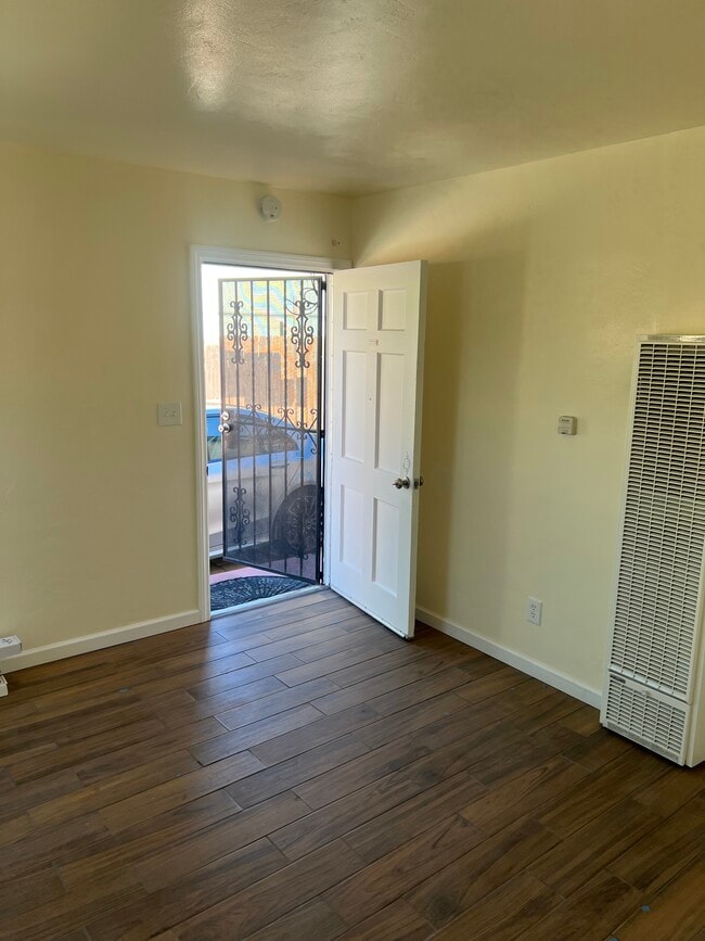 Foto del edificio - 3870 National Ave