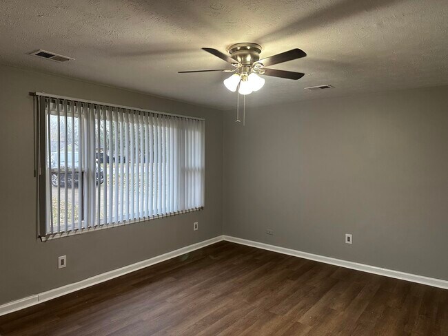 Foto del edificio - 3309 Kenesaw Dr