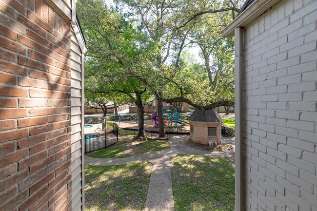 Foto del edificio - 13164 Trail Hollow Dr