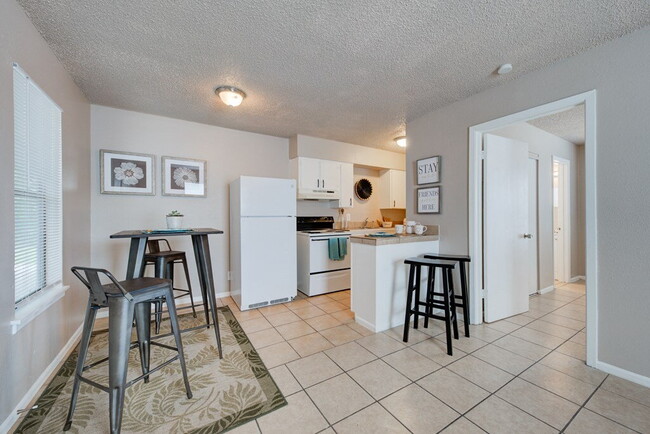 South Side 1 Bedroom - Move in Special! - South Side 1 Bedroom - Move in Special! Apartment