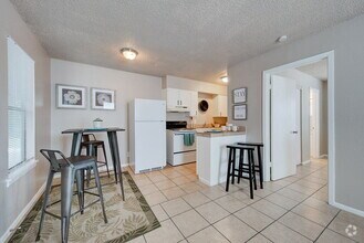 Building Photo - 208 S Park Blvd