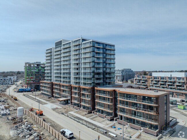 Building Photo - Brightwater I & II