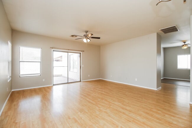 Foto del edificio - 10457 E Birchwood Ave