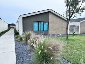 Building Photo - 1308 E Iris Ave