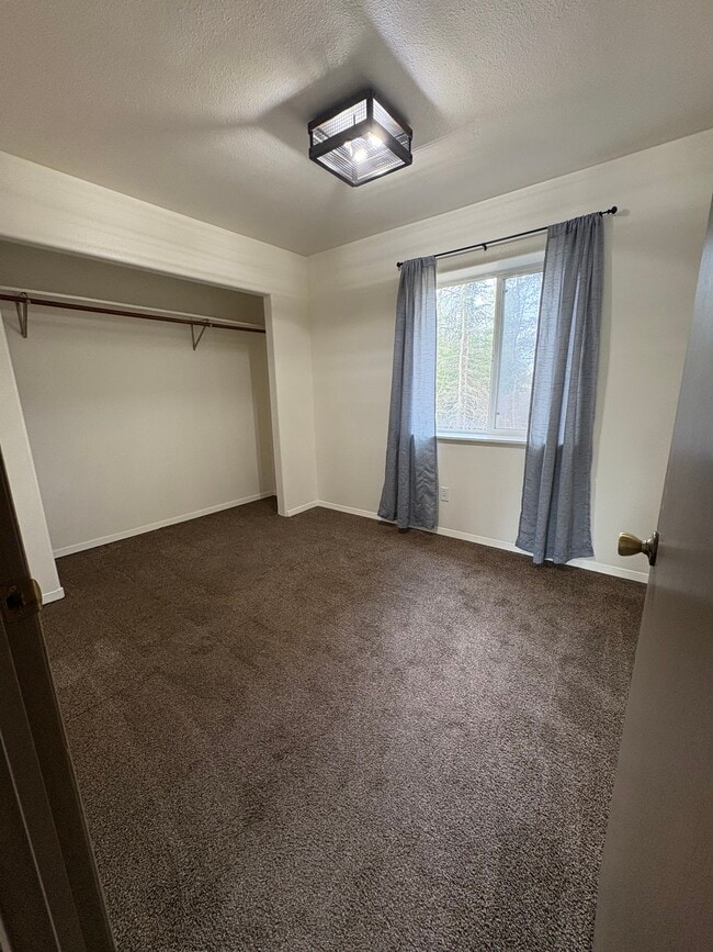 Building Photo - 107 N Forest Dr