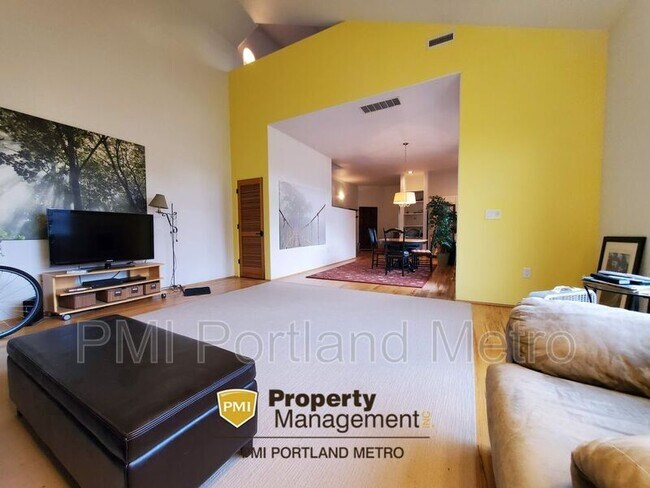 Building Photo - 2611 NW Upshur St