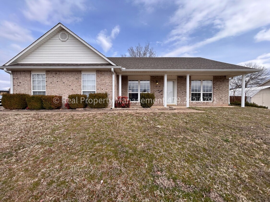 Primary Photo - Greenwood House 3 Bed 2 Bath