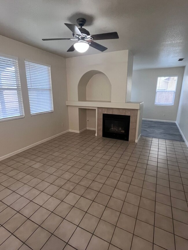 Foto del edificio - BEAUTIFUL UPDATED HOME IN NATOMAS!!