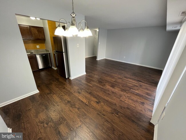 Foto del edificio - 6143 Edsall Rd
