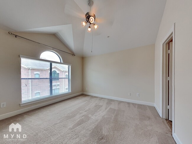 Building Photo - 648 Westcross St