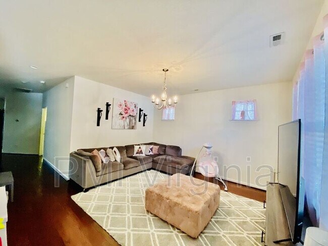 Building Photo - 128 Nautico Way