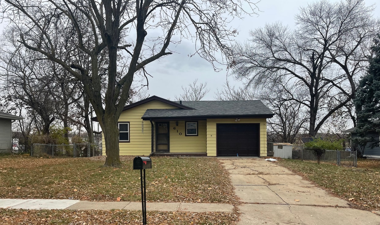 Primary Photo - Updated 3 Bedroom Bellevue Home!!