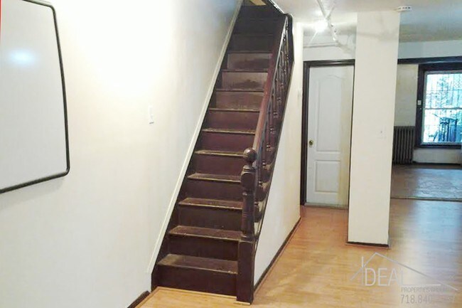 Building Photo - 309 Hart St