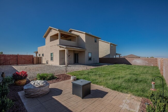 Building Photo - Elegant 3 Bed 2 Bath Home - 2 Story & Pet Friendly!