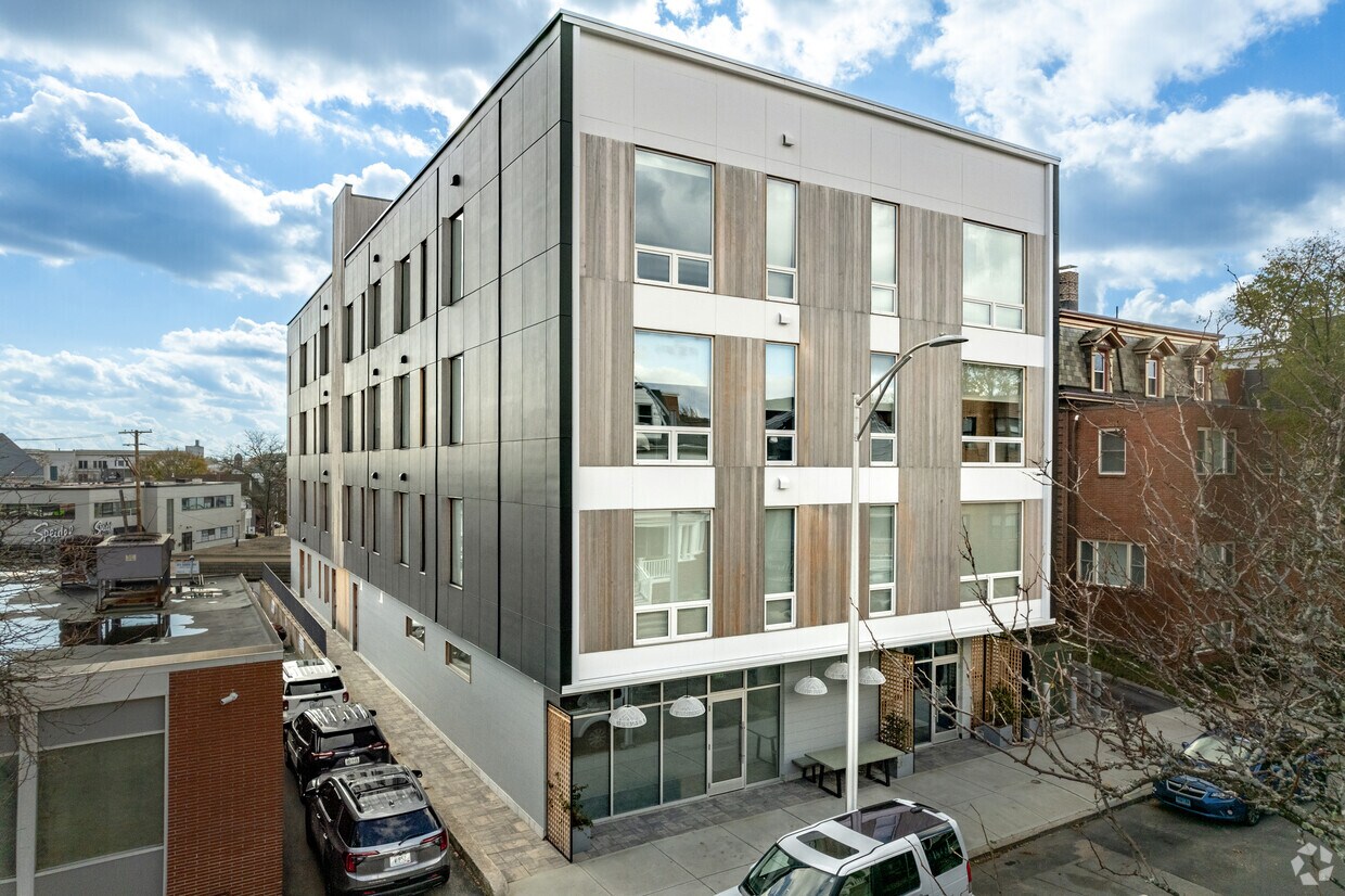Primary Photo - 225 Waterman St