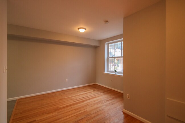 Building Photo - 512 U St NW
