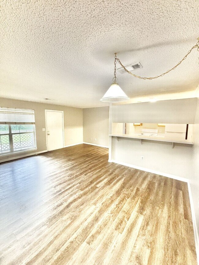 Foto del edificio - *1/2 Off 1st Months Rent!* 4 Bed, 2 Bath Condo Near MTSU in Murfreesboro