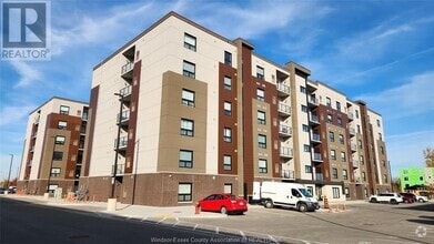 Building Photo - 728 Brownstone Dr