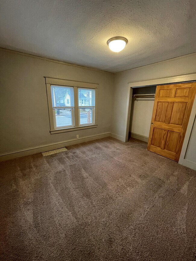 426 W 9th Ave, Oshkosh, WI 54902 House Rental in Oshkosh, WI