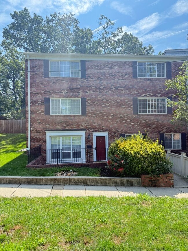 Building Photo - Large, Luxurious 2 Bedroom 2 Bath at Parkside at Alexandria