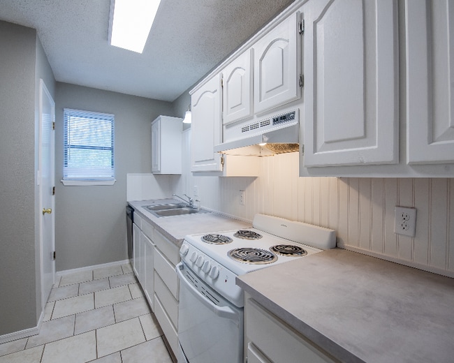 Building Photo - 2305 E Kantz Cove